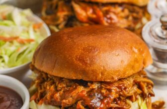 Slow Cooker Pulled Pork Sandwiches